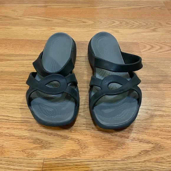 Crocs Stylish Black Women's Sandals - Picture 2 of 6